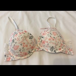 Daisy Fuentes 36 B push up bra